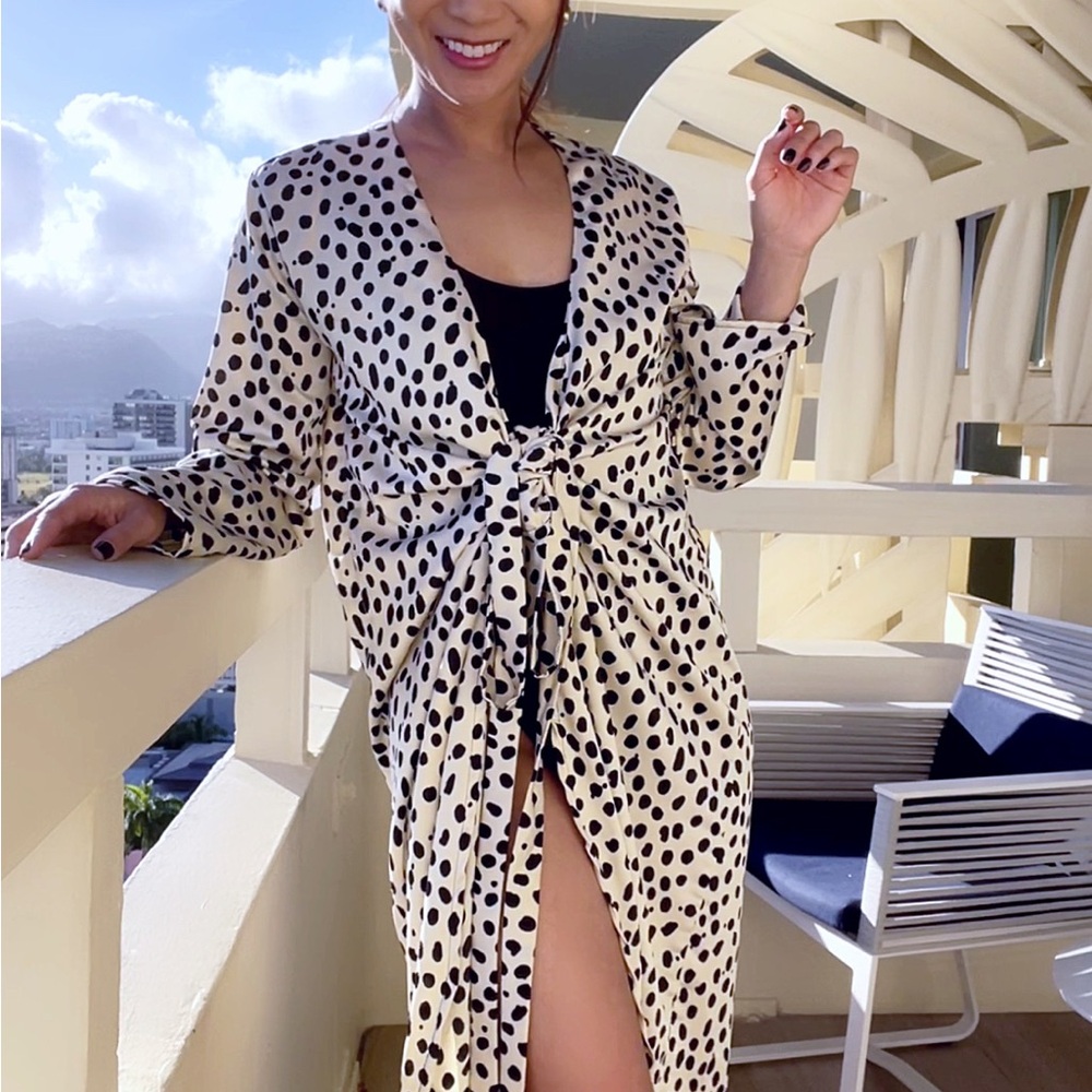 Elegant Black and Cream Women's Robe